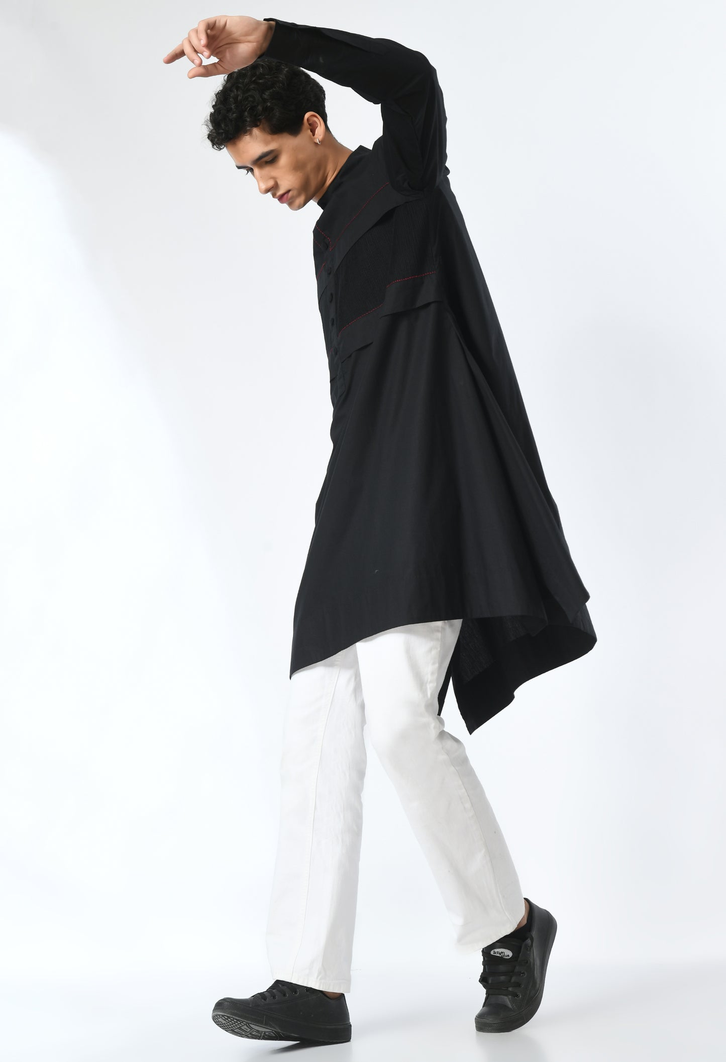 Long unisex black shirt, with a round closed Chinese collar.