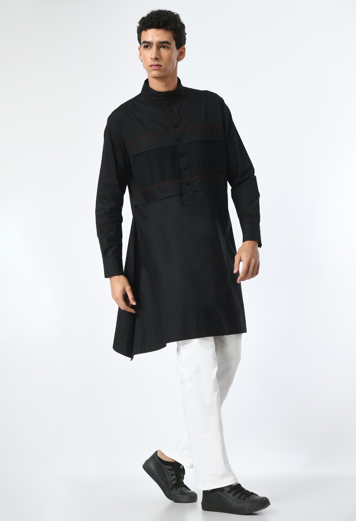 Long unisex black shirt, with a round closed Chinese collar.