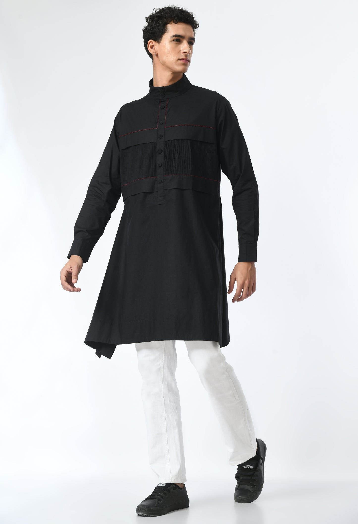 Long unisex black shirt, with a round closed Chinese collar.