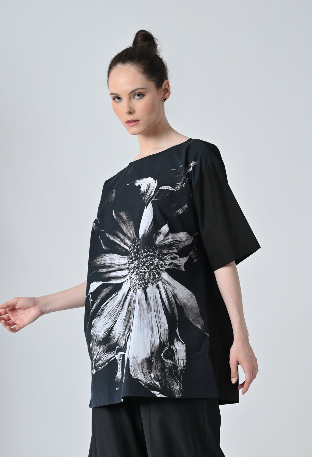 Black daisy shirt