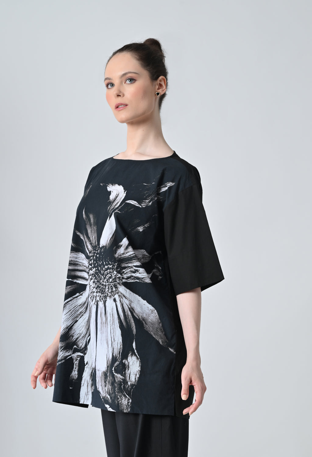 Black daisy shirt