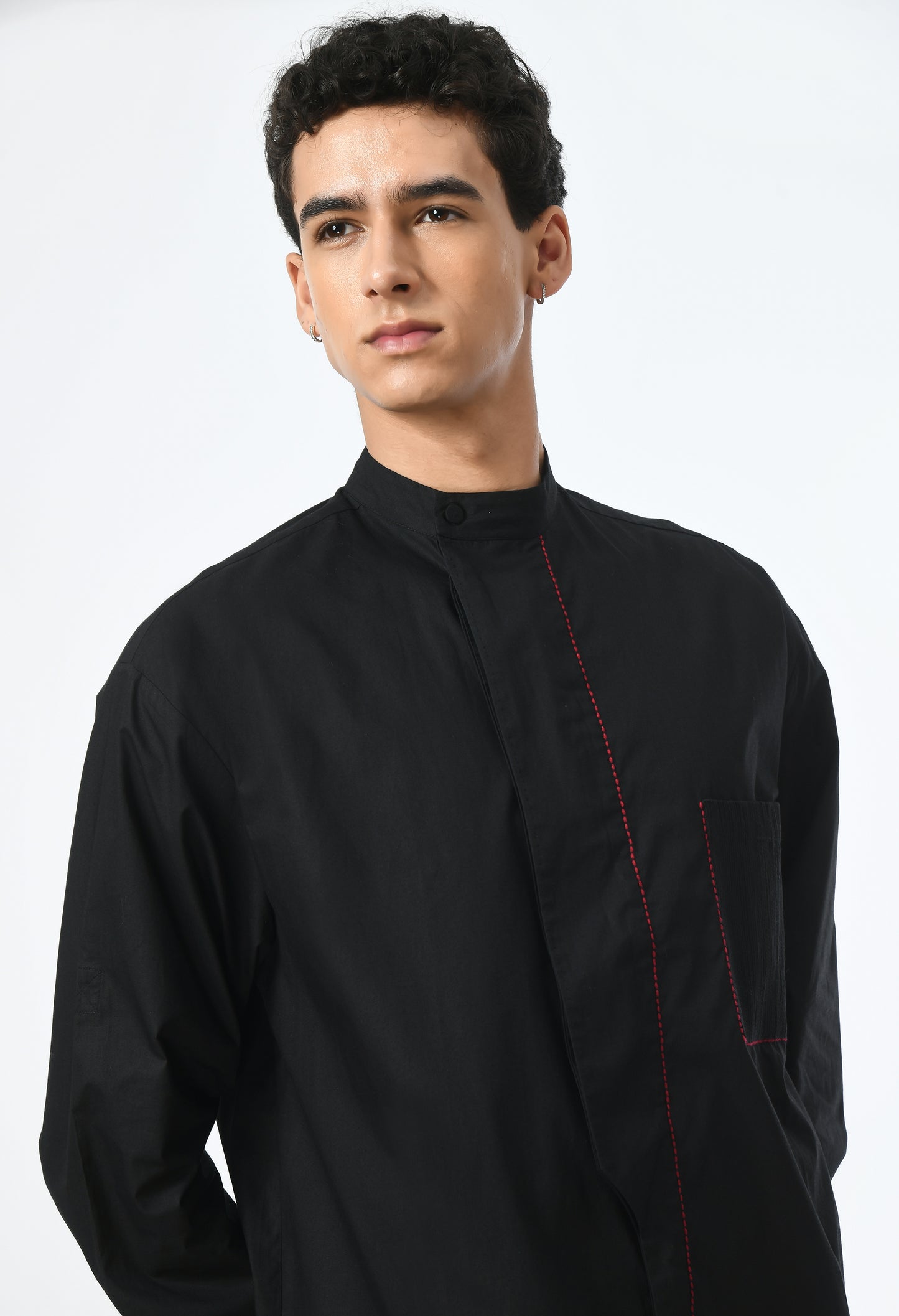 Unisex black high-low shirt with closed Chinese collar.