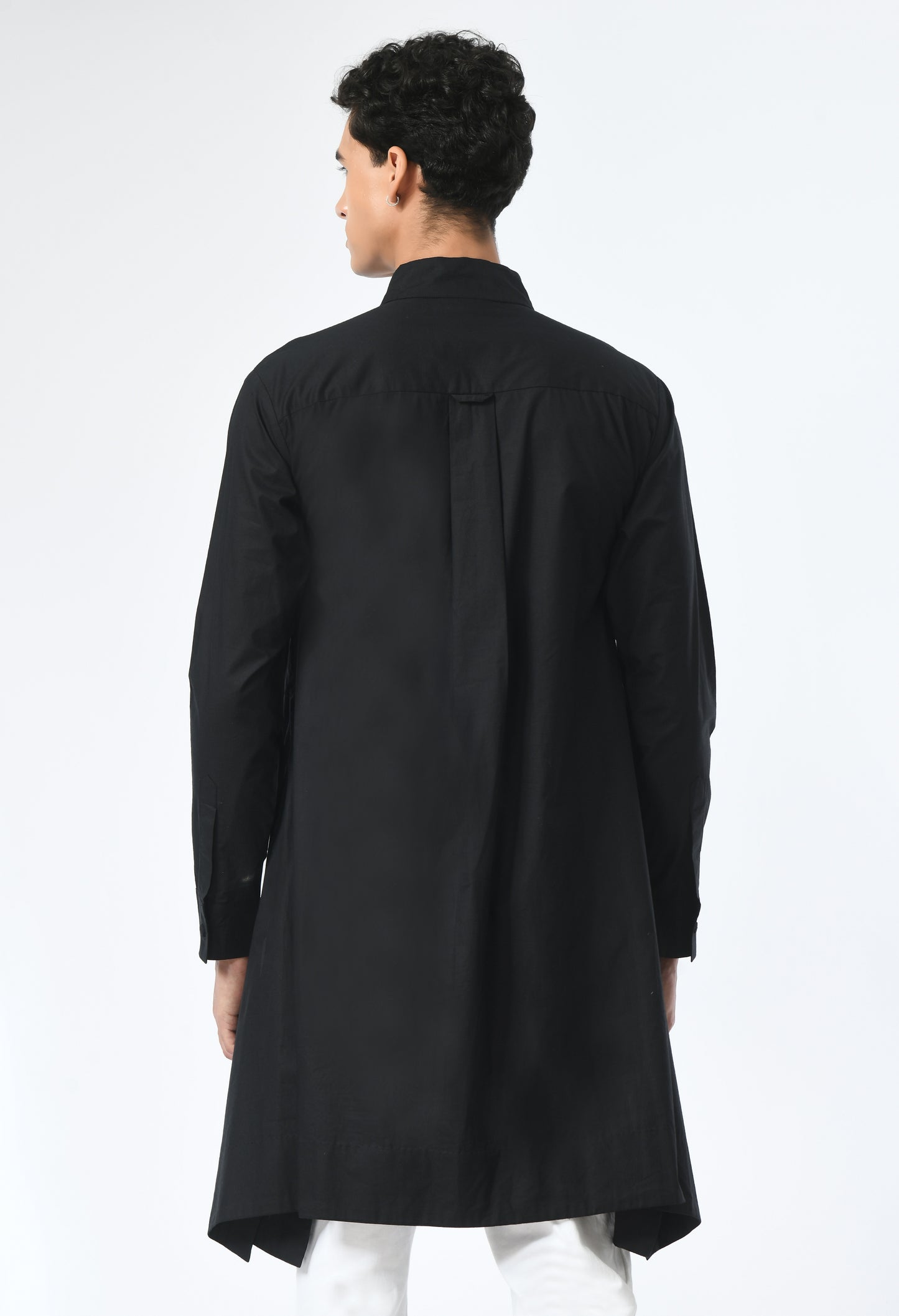 Long unisex black shirt, with a round closed Chinese collar.